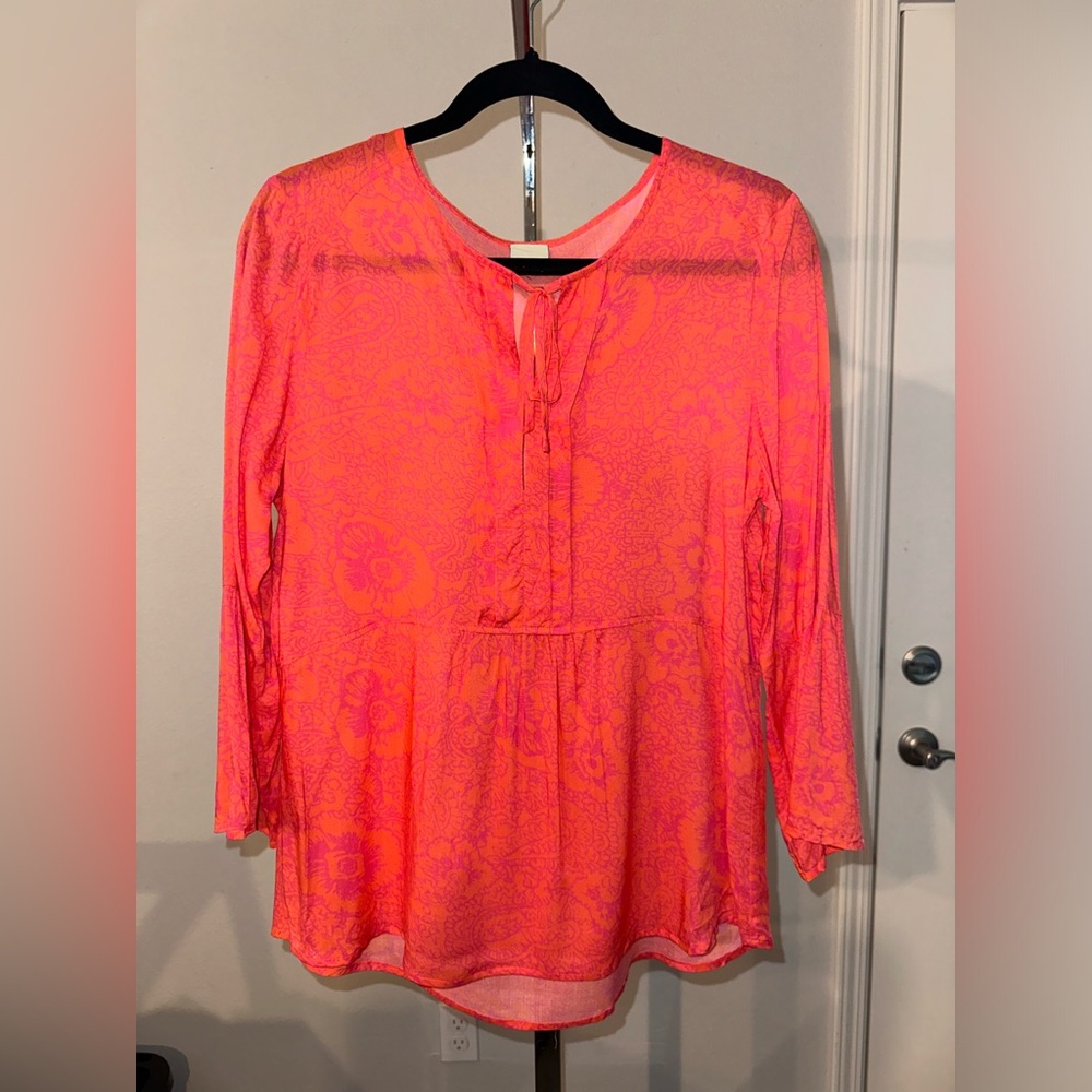Ecru Blouse Size Small- New Without Tags. These tops are a QUALITY!